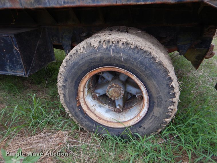 image for item DO1493 1991 Ford F700  dump truck