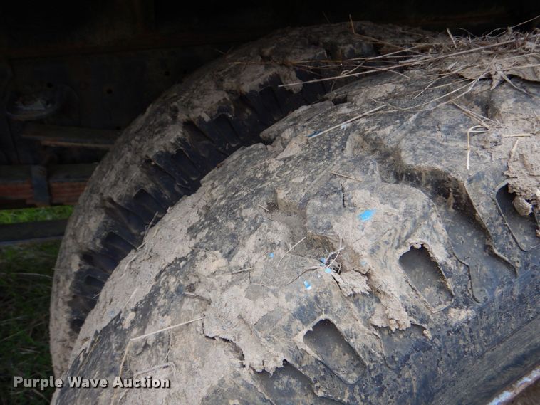 image for item DO1493 1991 Ford F700  dump truck