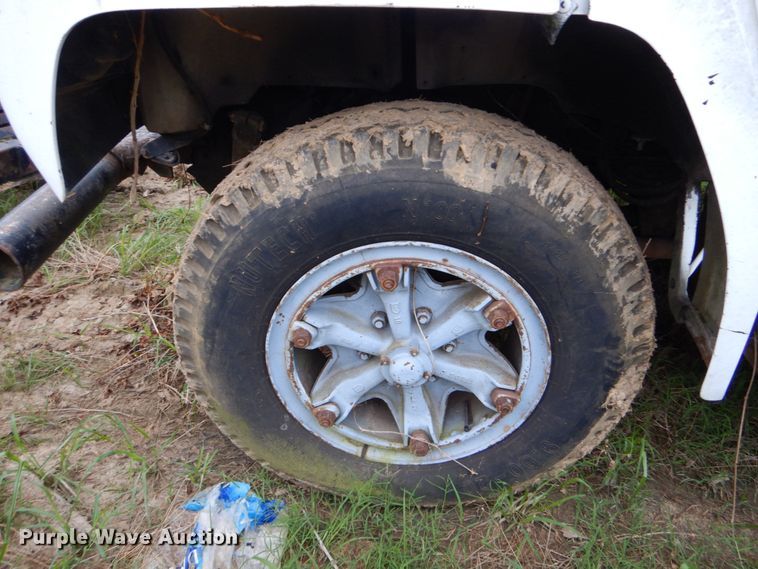 image for item DO1493 1991 Ford F700  dump truck