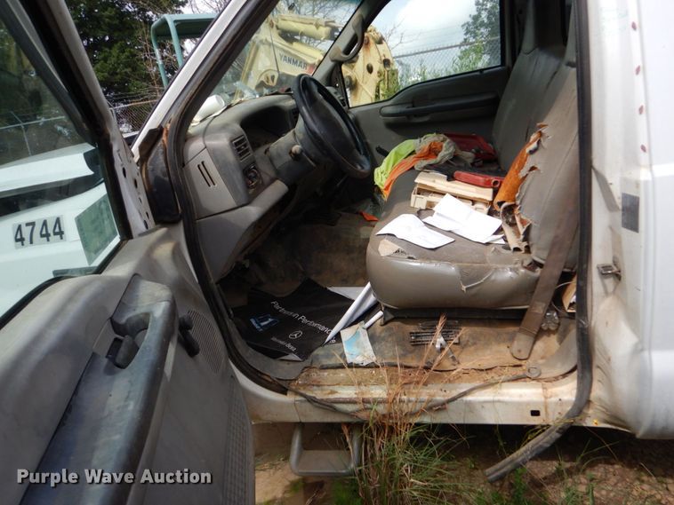 image for item DO1499 1999 Ford F450  utility / service truck