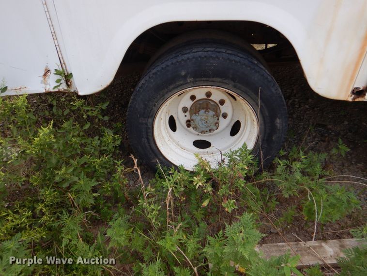 image for item DO1499 1999 Ford F450  utility / service truck