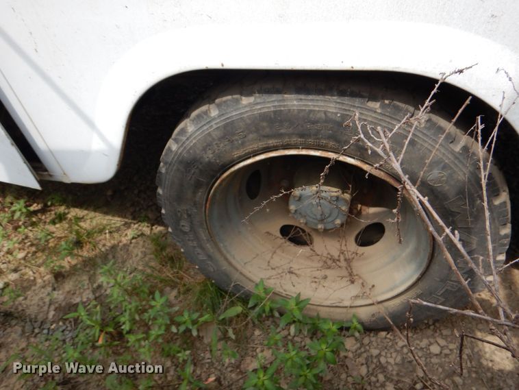 image for item DO1499 1999 Ford F450  utility / service truck