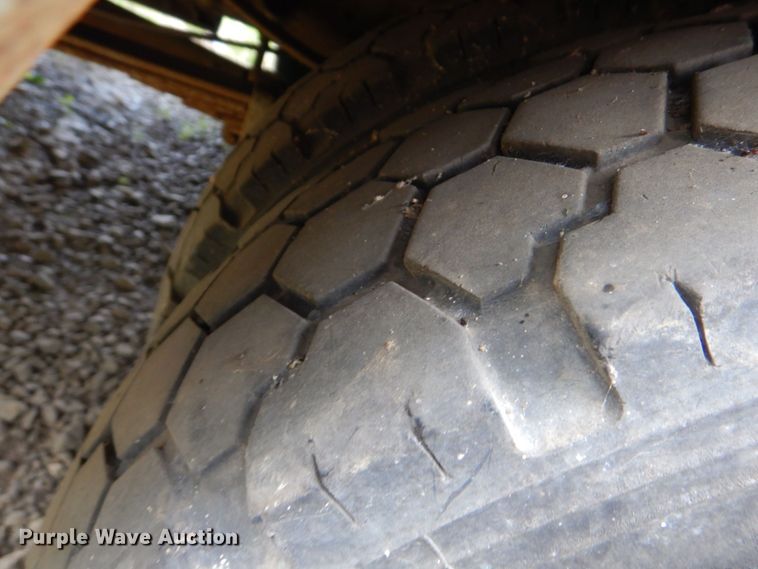 image for item DO1499 1999 Ford F450  utility / service truck