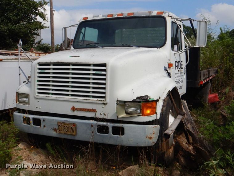 image for item DO1500 1994 International 4600  flatbed truck