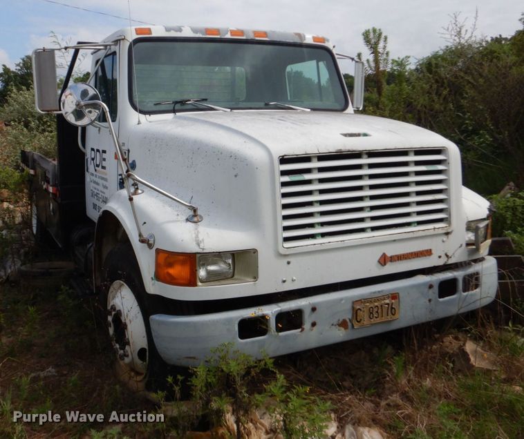 image for item DO1500 1994 International 4600  flatbed truck