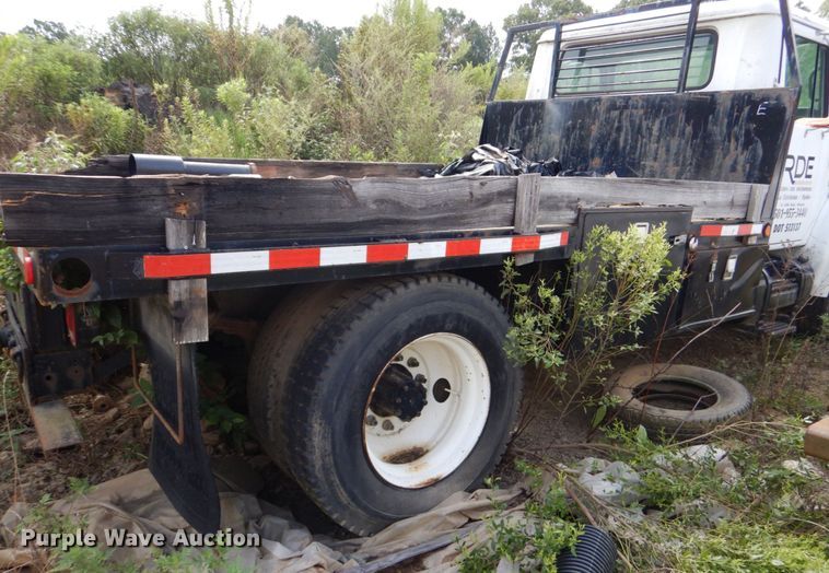 image for item DO1500 1994 International 4600  flatbed truck