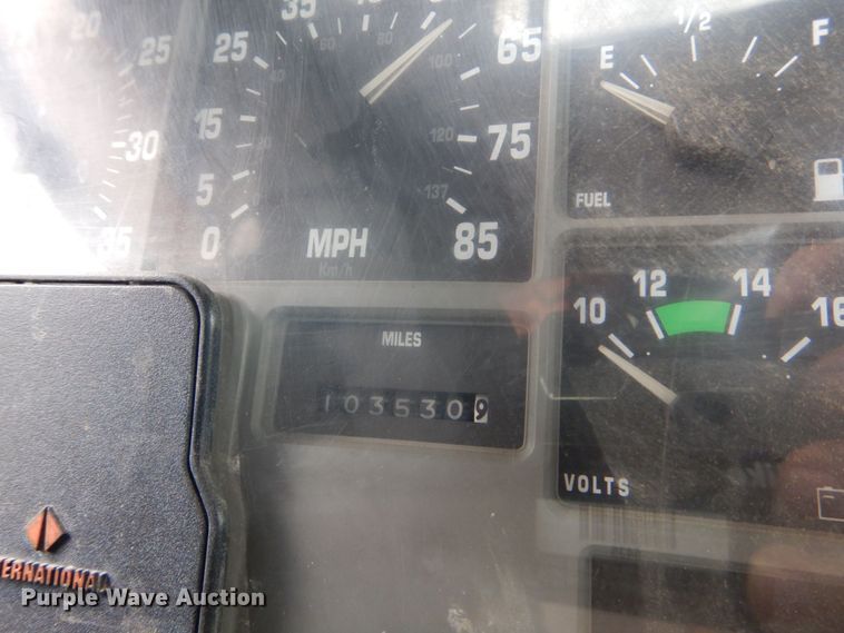 image for item DO1500 1994 International 4600  flatbed truck