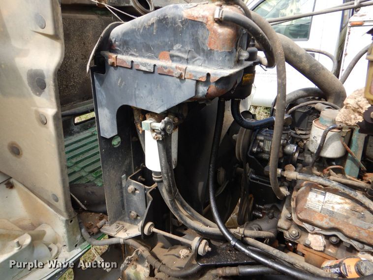 image for item DO1500 1994 International 4600  flatbed truck