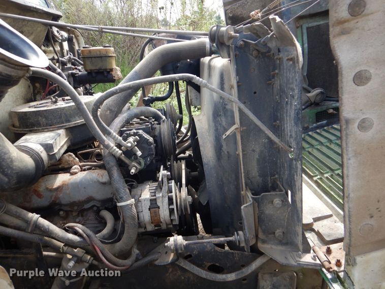 image for item DO1500 1994 International 4600  flatbed truck