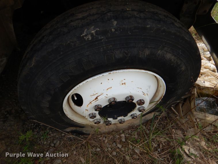 image for item DO1500 1994 International 4600  flatbed truck