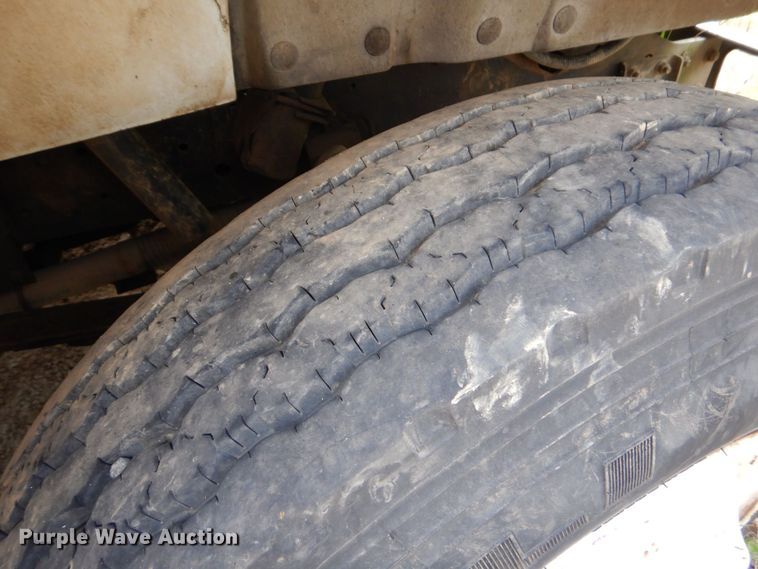 image for item DO1500 1994 International 4600  flatbed truck