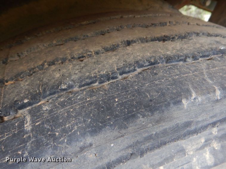 image for item DO1500 1994 International 4600  flatbed truck