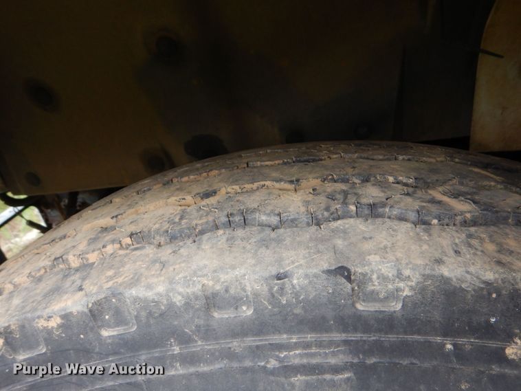 image for item DO1500 1994 International 4600  flatbed truck