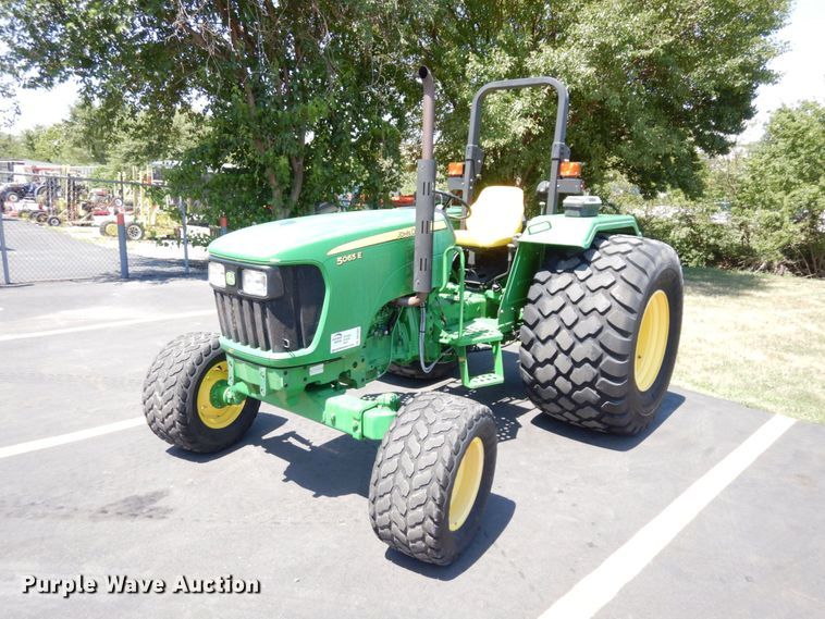 image for item DS1324 2010 John Deere 5065E  tractor