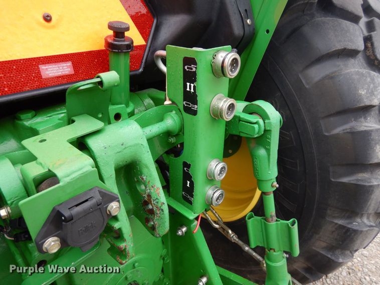 image for item DS1324 2010 John Deere 5065E  tractor