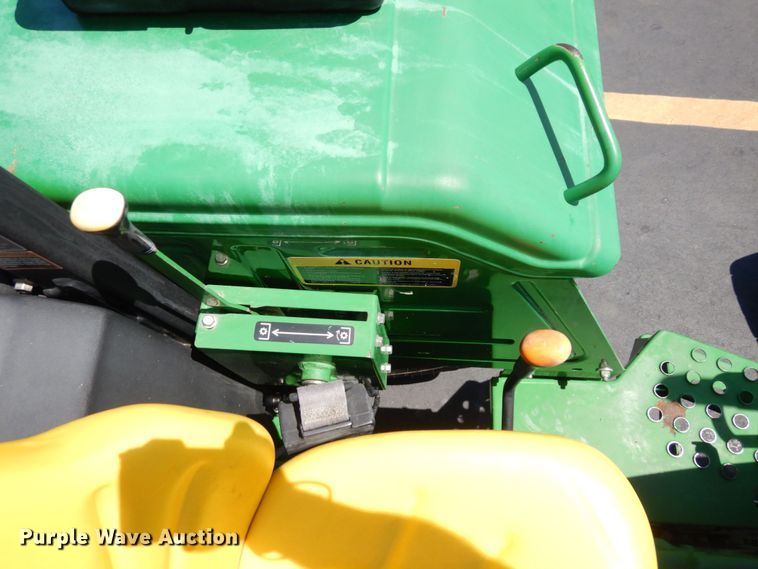 image for item DS1324 2010 John Deere 5065E  tractor