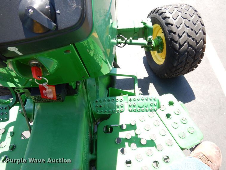 image for item DS1324 2010 John Deere 5065E  tractor