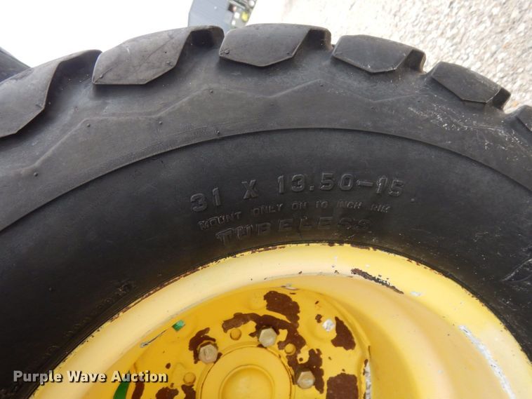 image for item DS1324 2010 John Deere 5065E  tractor