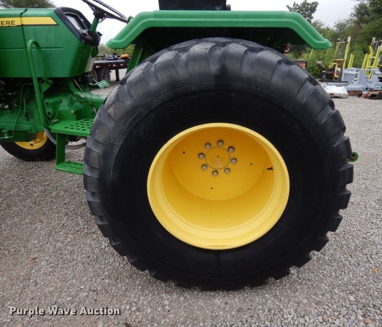 image for item DS1324 2010 John Deere 5065E  tractor