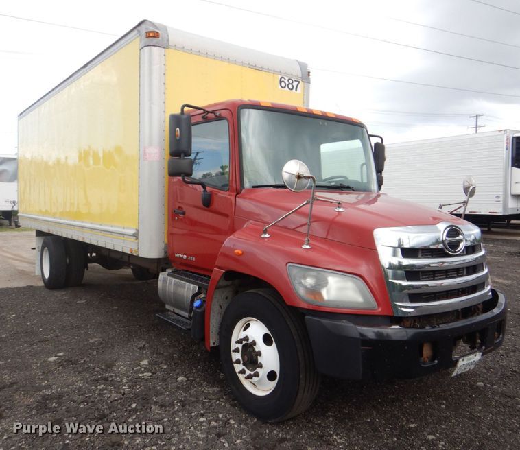 image for item DS8143 2014 Hino 268  box truck