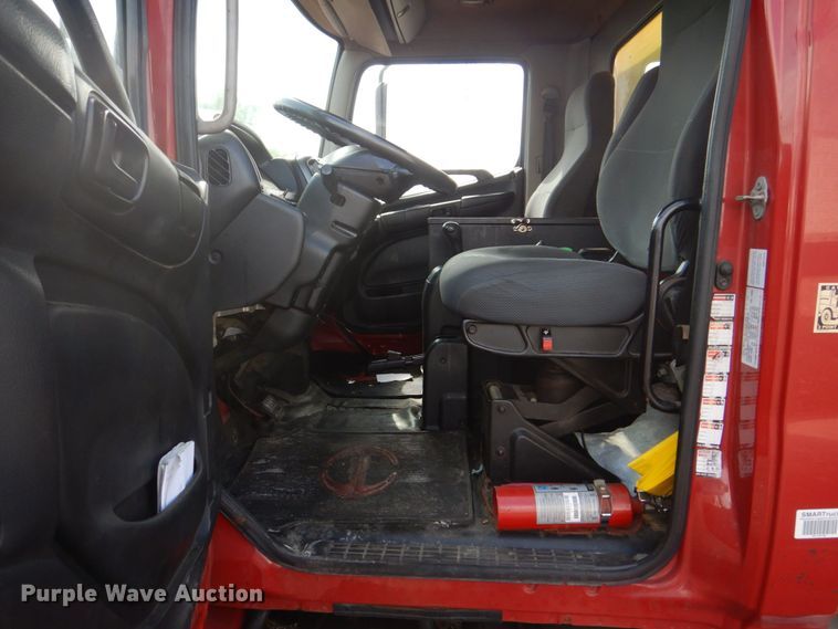 image for item DS8143 2014 Hino 268  box truck