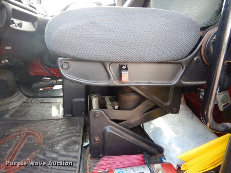 image for item DS8143 2014 Hino 268  box truck