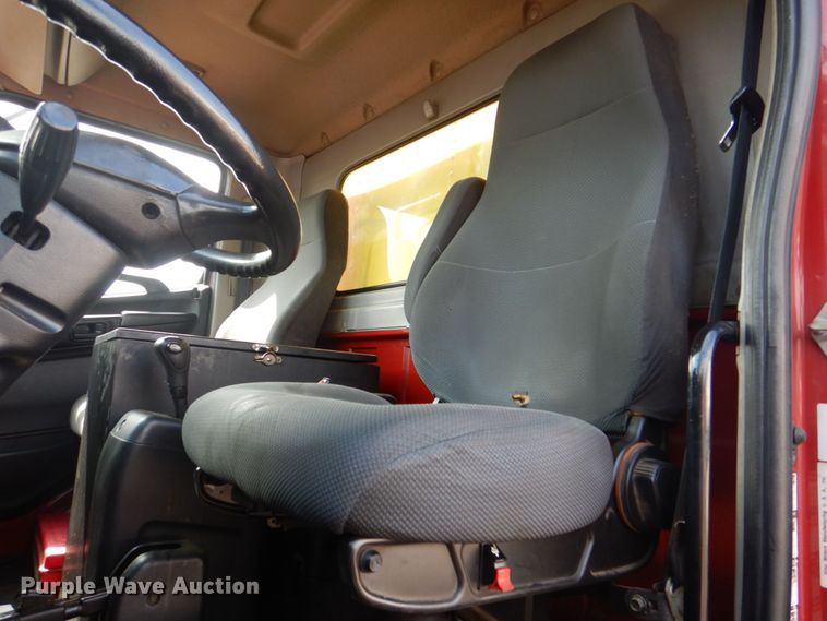 image for item DS8143 2014 Hino 268  box truck