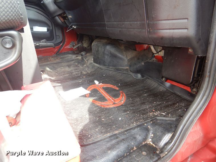 image for item DS8143 2014 Hino 268  box truck