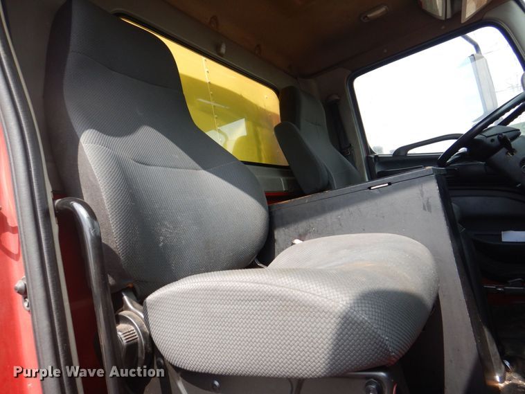 image for item DS8143 2014 Hino 268  box truck