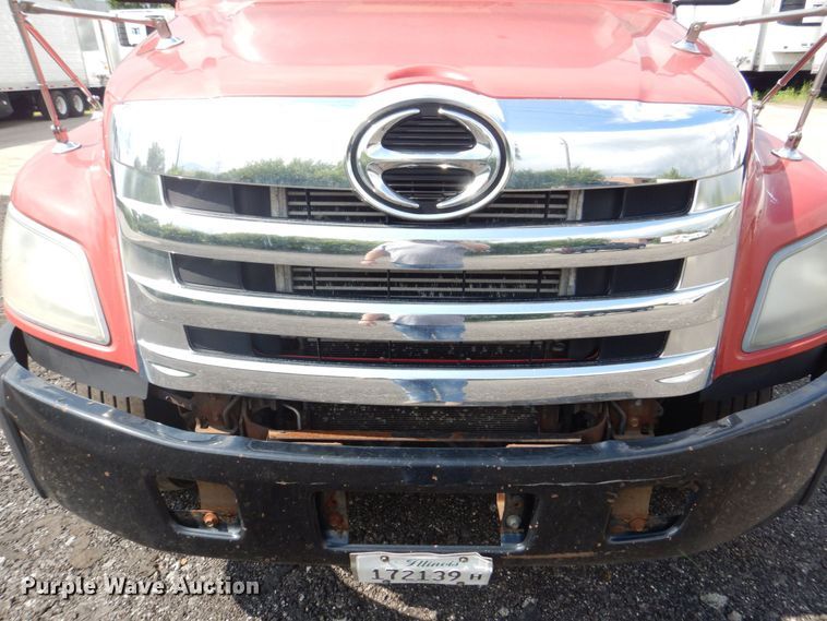 image for item DS8143 2014 Hino 268  box truck