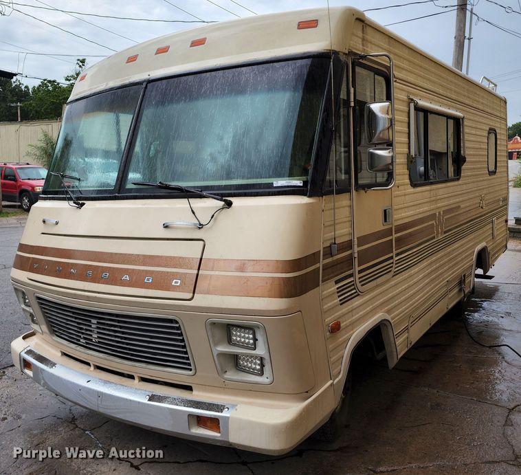 image for item JB9027 1985 Winnebago Chieftain 22  RV