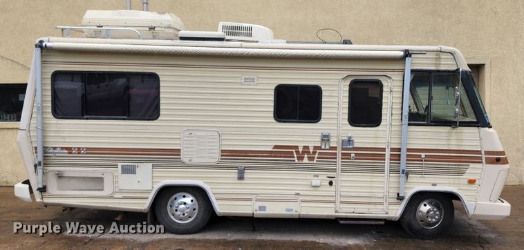image for item JB9027 1985 Winnebago Chieftain 22  RV