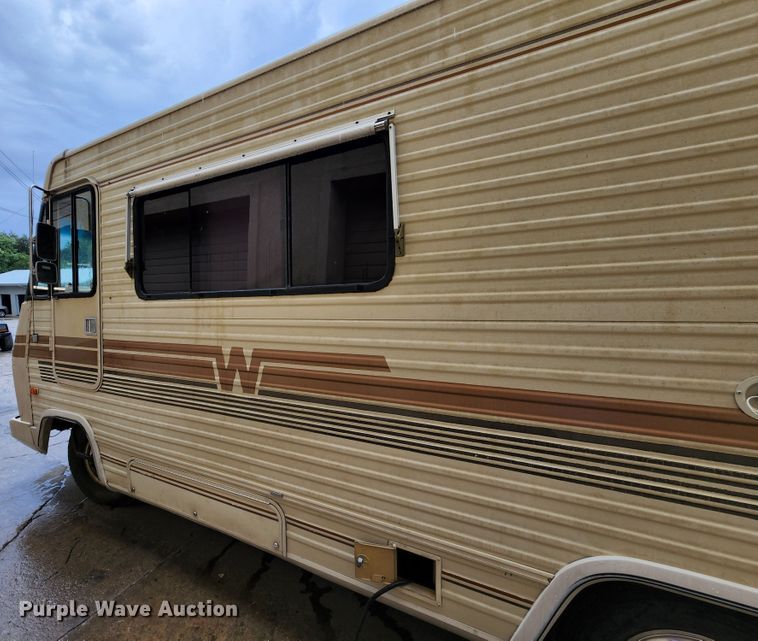 image for item JB9027 1985 Winnebago Chieftain 22  RV
