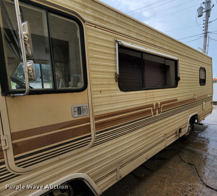 image for item JB9027 1985 Winnebago Chieftain 22  RV