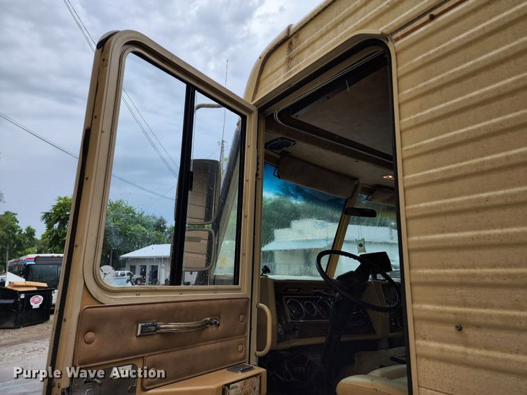 image for item JB9027 1985 Winnebago Chieftain 22  RV