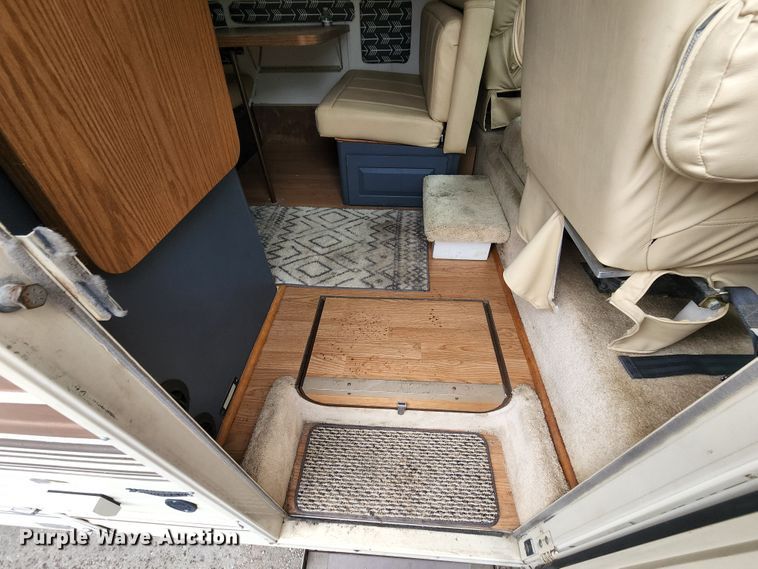 image for item JB9027 1985 Winnebago Chieftain 22  RV