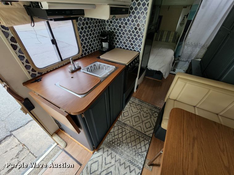 image for item JB9027 1985 Winnebago Chieftain 22  RV