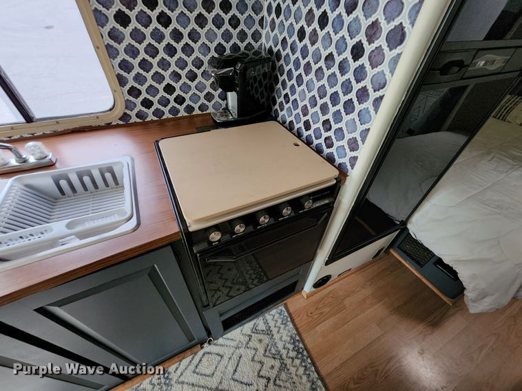 image for item JB9027 1985 Winnebago Chieftain 22  RV