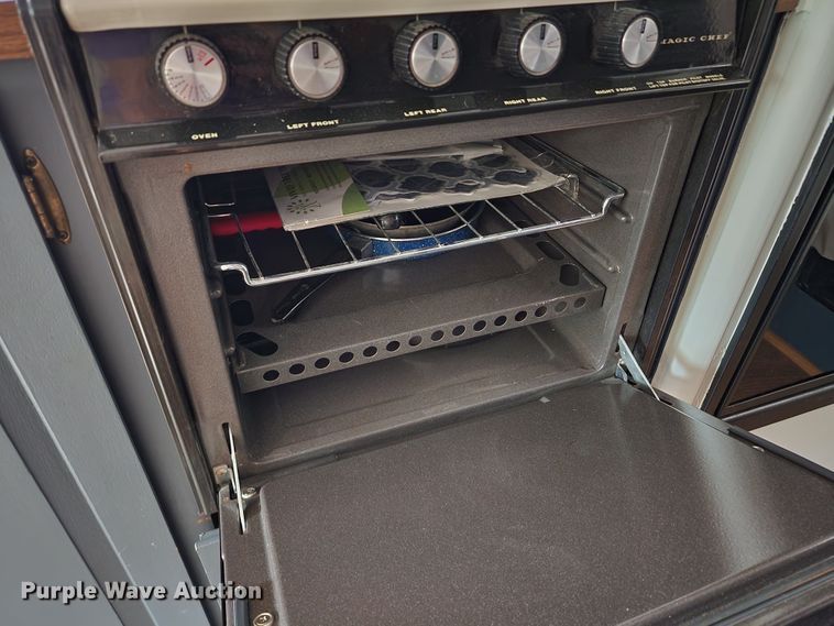 image for item JB9027 1985 Winnebago Chieftain 22  RV