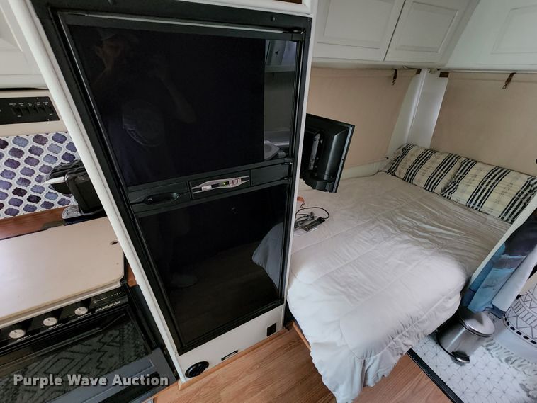 image for item JB9027 1985 Winnebago Chieftain 22  RV