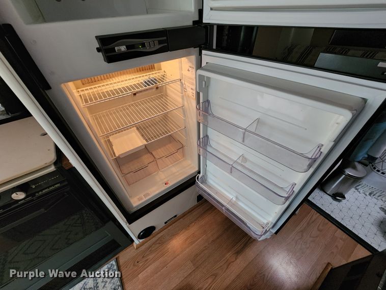 image for item JB9027 1985 Winnebago Chieftain 22  RV