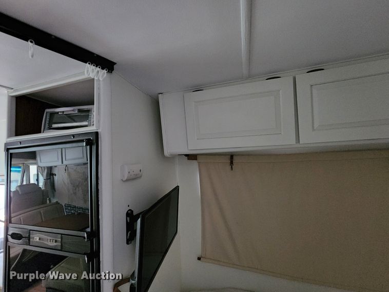 image for item JB9027 1985 Winnebago Chieftain 22  RV