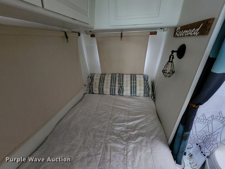 image for item JB9027 1985 Winnebago Chieftain 22  RV