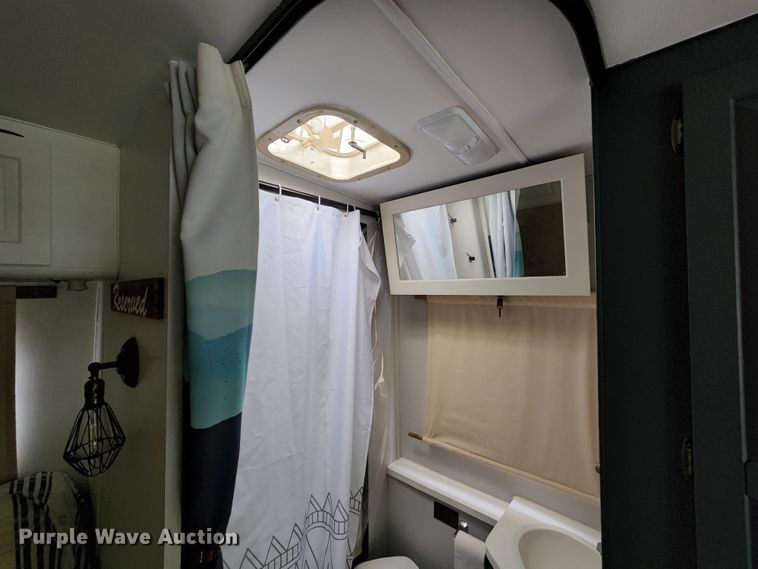 image for item JB9027 1985 Winnebago Chieftain 22  RV