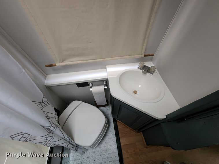 image for item JB9027 1985 Winnebago Chieftain 22  RV