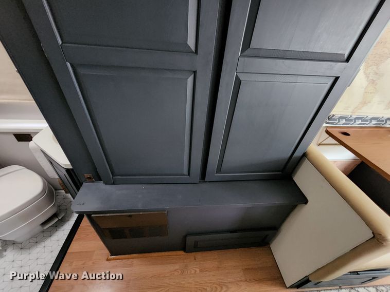 image for item JB9027 1985 Winnebago Chieftain 22  RV