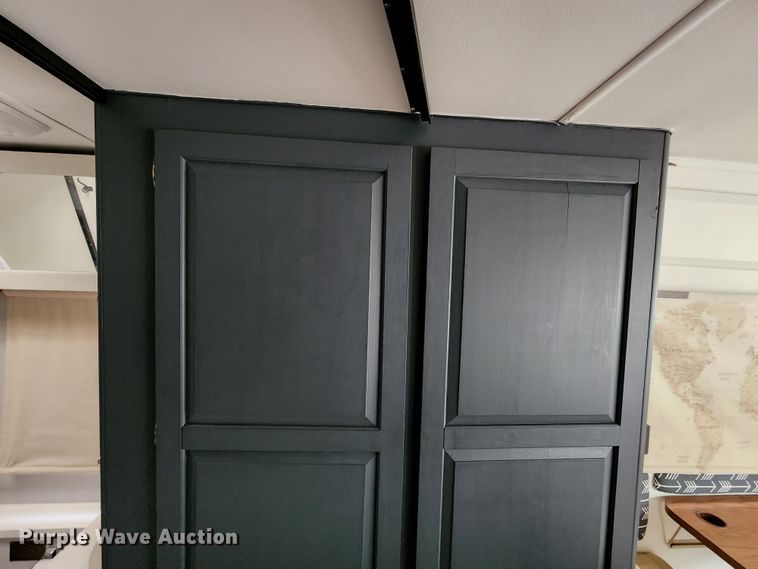 image for item JB9027 1985 Winnebago Chieftain 22  RV