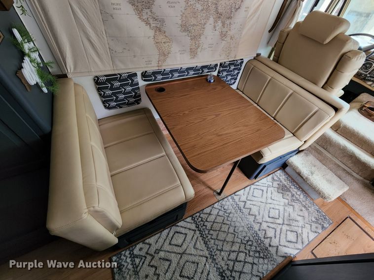 image for item JB9027 1985 Winnebago Chieftain 22  RV