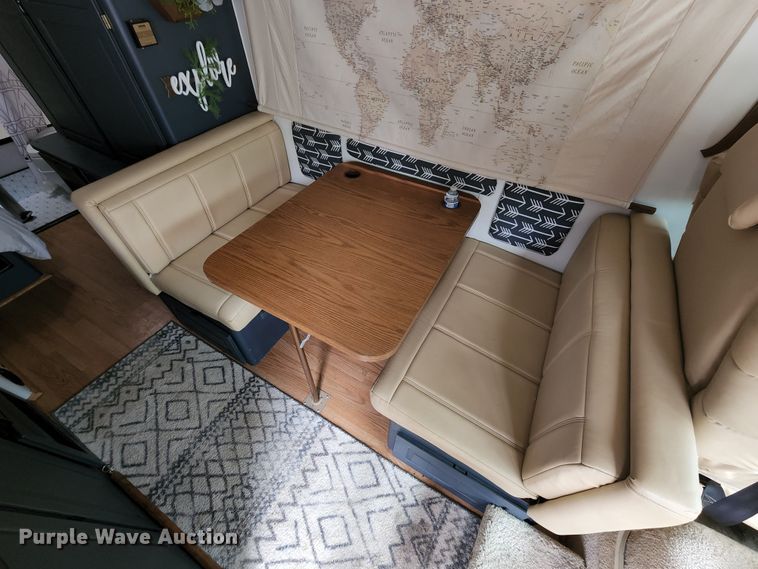 image for item JB9027 1985 Winnebago Chieftain 22  RV