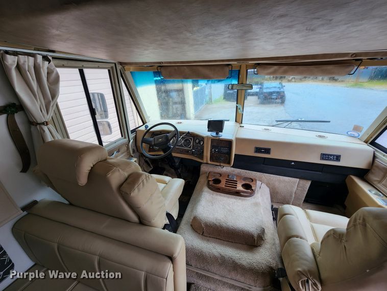 image for item JB9027 1985 Winnebago Chieftain 22  RV